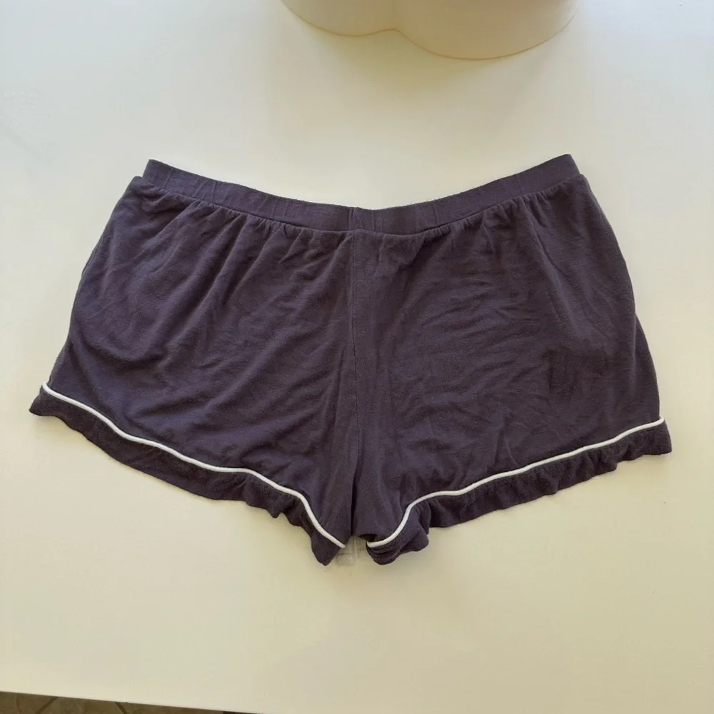 Ladies shorts 🩳 - Picture 4 of 10